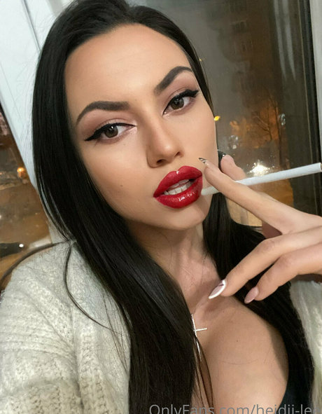 Naakte gelekte OnlyFans-foto van Heidii Lee