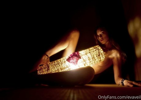 Naakte gelekte OnlyFans-foto van Evaveil