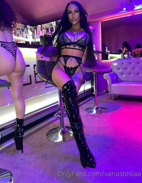 Naakte gelekte OnlyFans-foto van Vanastesiaa