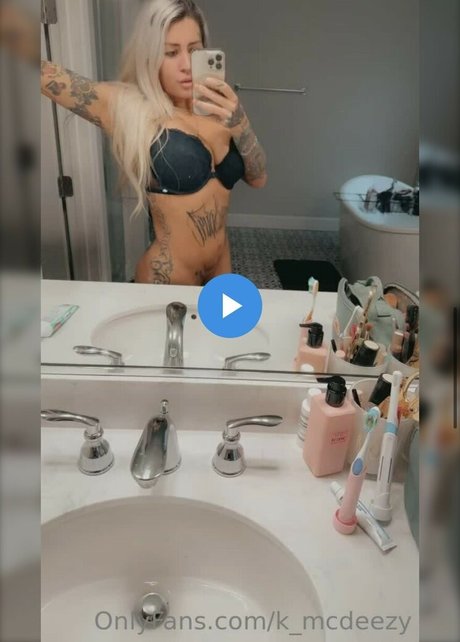 Naakte gelekte OnlyFans-foto van Kmcdeezy
