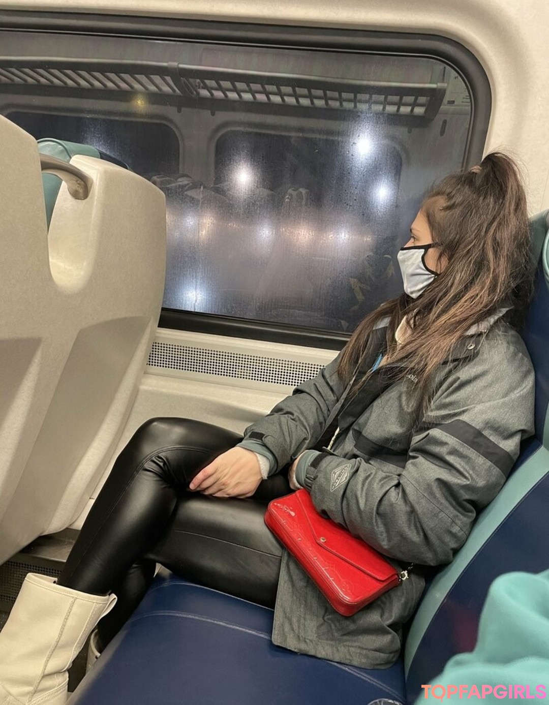 Naakte gelekte OnlyFans-foto van Leah Gotti #1317