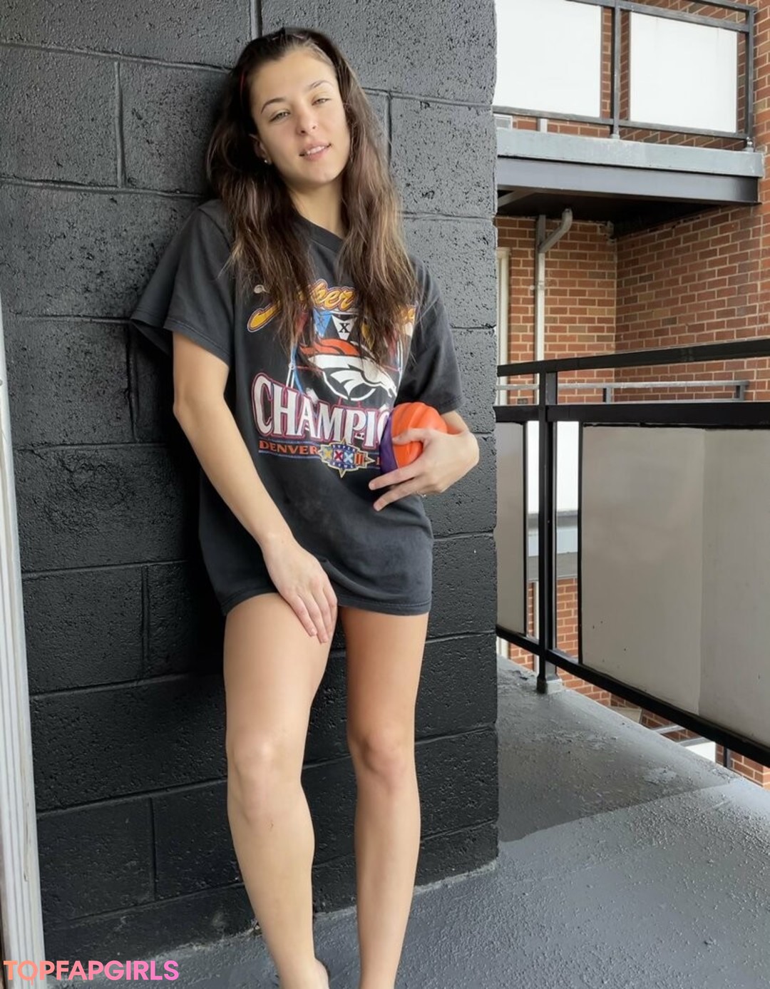 Naakte gelekte OnlyFans-foto van Leah Gotti #1429