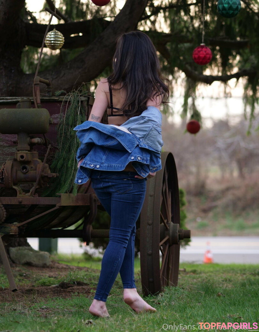 Naakte gelekte OnlyFans-foto van Leah Gotti #1494