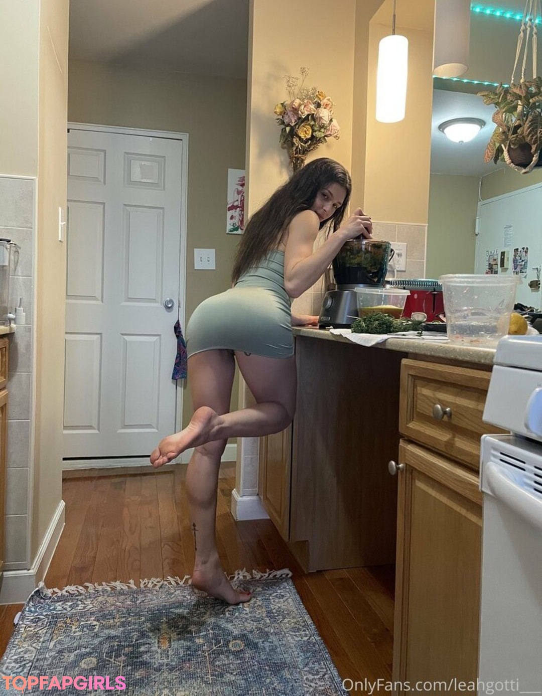 Naakte gelekte OnlyFans-foto van Leah Gotti #1734