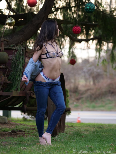 Naakte gelekte OnlyFans-foto van Leah Gotti