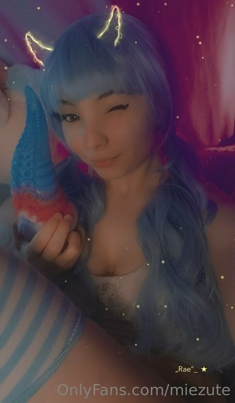 Naakte gelekte OnlyFans-foto van Miezute