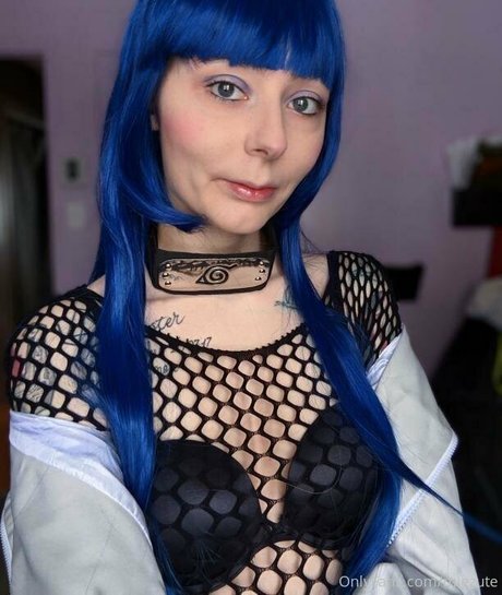 Naakte gelekte OnlyFans-foto van Miezute