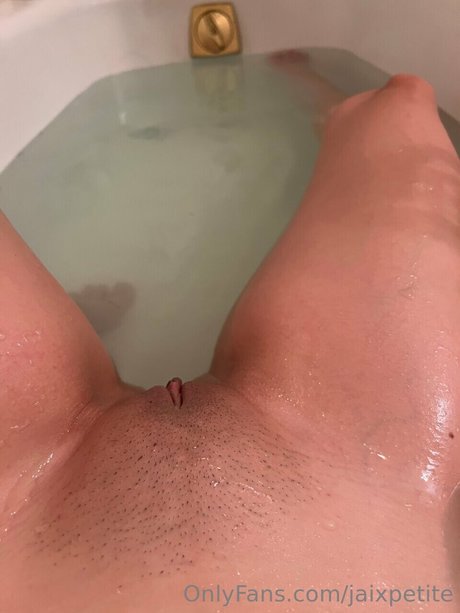 Naakte gelekte OnlyFans-foto van Jaixpetite