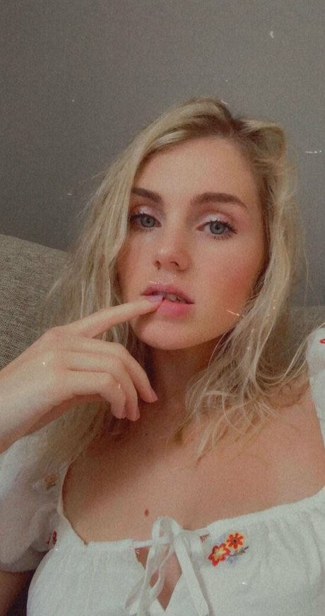 Naakte gelekte OnlyFans-foto van Stellarosex