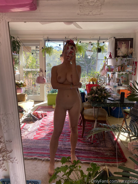 Naakte gelekte OnlyFans-foto van Raregirl96