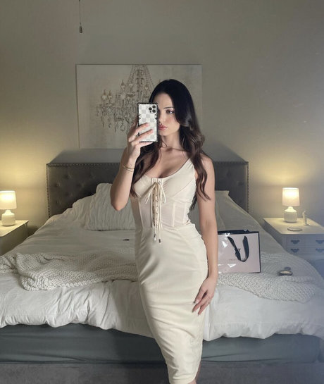 Naakte gelekte OnlyFans-foto van Fernanda Santini