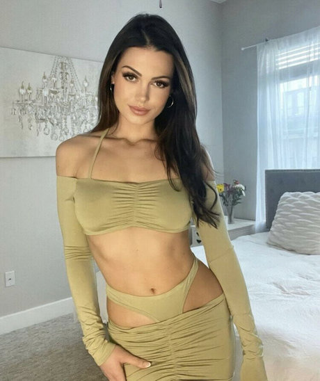 Naakte gelekte OnlyFans-foto van Fernanda Santini