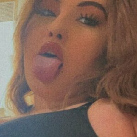 Naakte gelekte OnlyFans-foto van Ainekaboogie