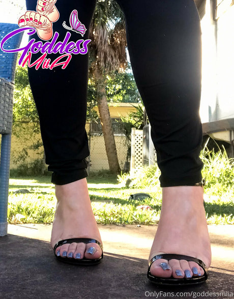 Naakte gelekte OnlyFans-foto van Goddess Miiaa