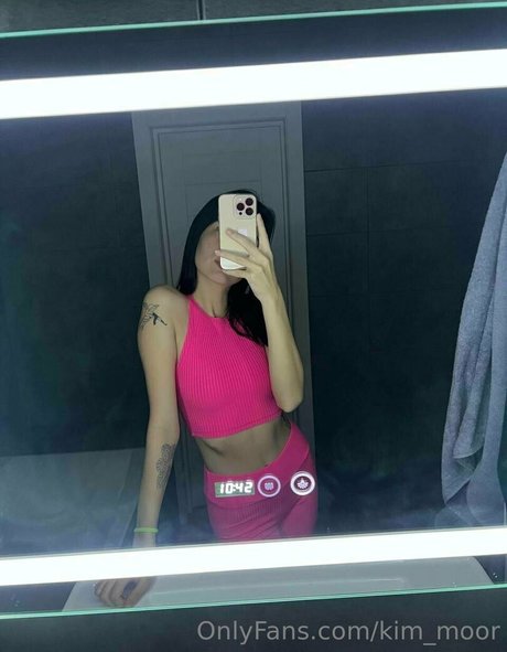 Naakte gelekte OnlyFans-foto van Kim Moor