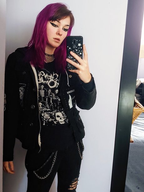Naakte gelekte OnlyFans-foto van Bealz