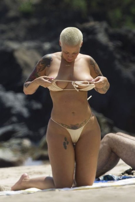 Naakte gelekte OnlyFans-foto van Amber Rose