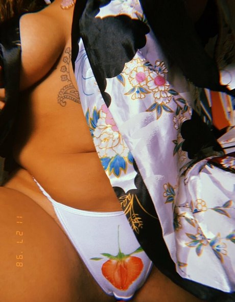 Naakte gelekte OnlyFans-foto van Allynra