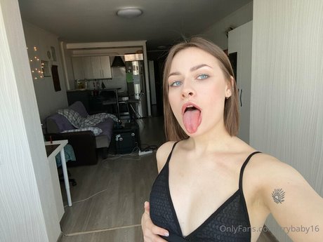 Naakte gelekte OnlyFans-foto van Crybaby16
