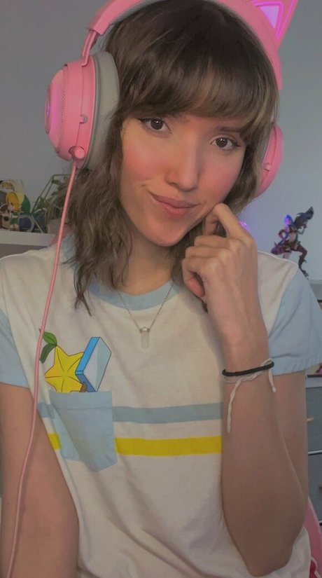Naakte gelekte OnlyFans-foto van Strawberry Girl Kairi