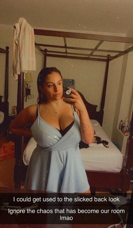 Naakte gelekte OnlyFans-foto van Alexis