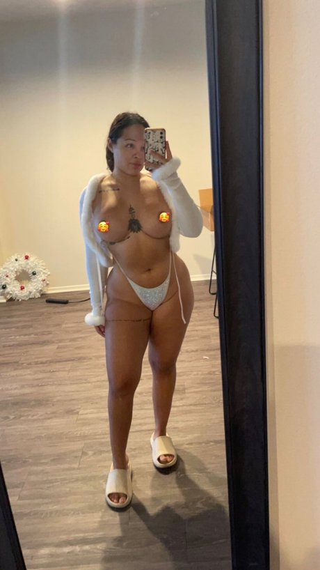 Naakte gelekte OnlyFans-foto van Loveely Lotuss