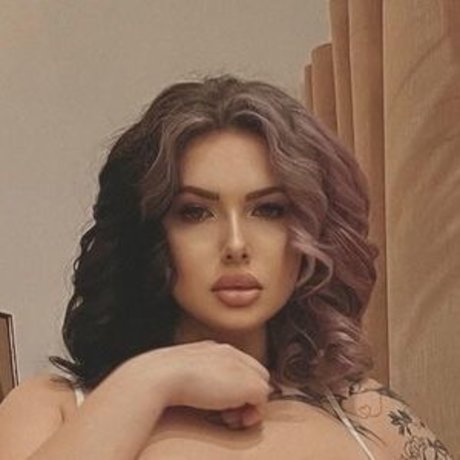 Naakte gelekte OnlyFans-foto van Bulgakova Frida