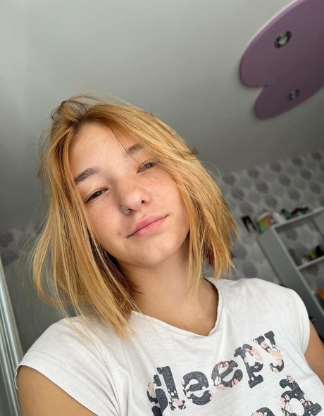 Naakte gelekte OnlyFans-foto van Sonya Solanski