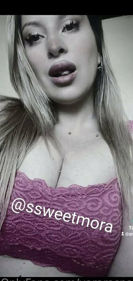 Naakte gelekte OnlyFans-foto van Yararasnake