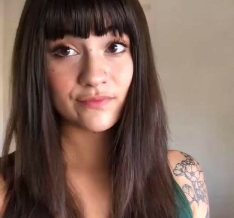 Naakte gelekte OnlyFans-foto van Alicenocountry
