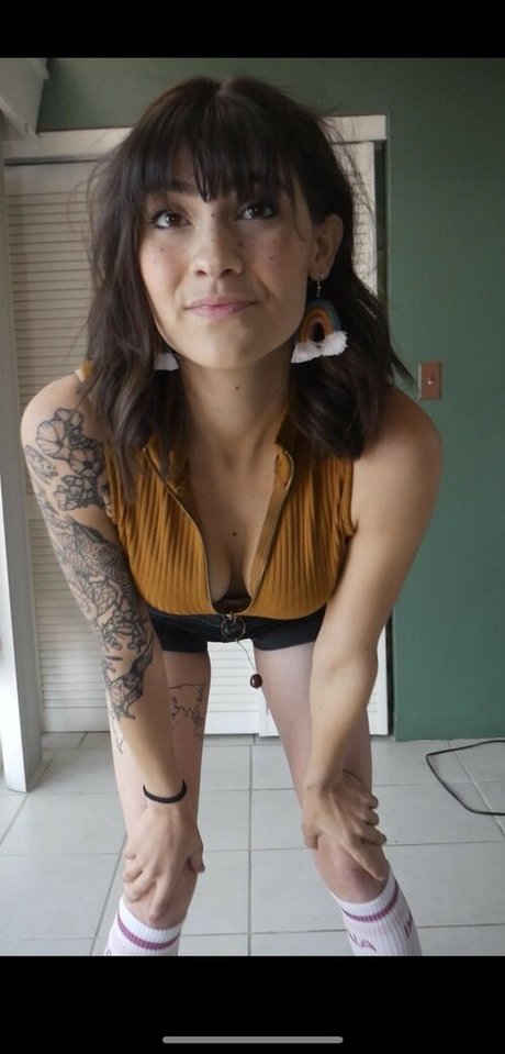 Naakte gelekte OnlyFans-foto van Alicenocountry