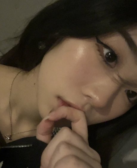 Naakte gelekte OnlyFans-foto van Ciana Yang