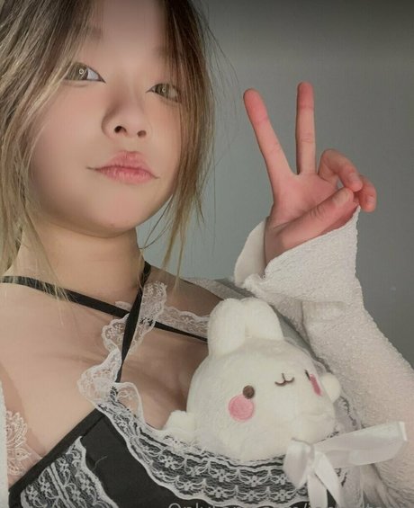 Naakte gelekte OnlyFans-foto van Jennieteen