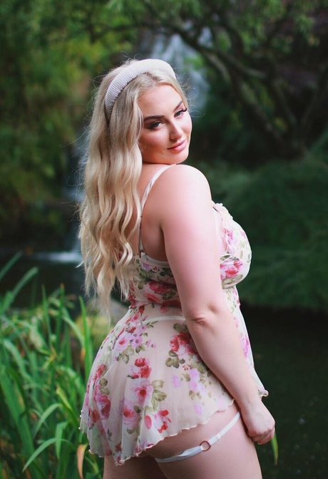 Naakte gelekte OnlyFans-foto van Lucyadlernz