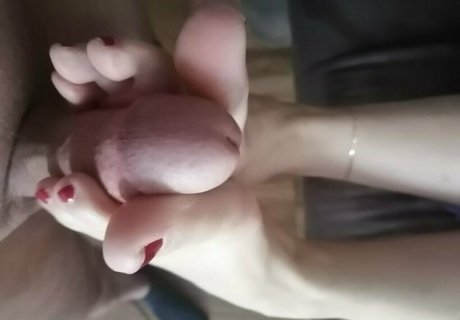 Naakte gelekte OnlyFans-foto van Footmistressmissb