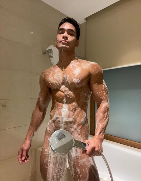 Naakte gelekte OnlyFans-foto van Paoloamoresfree