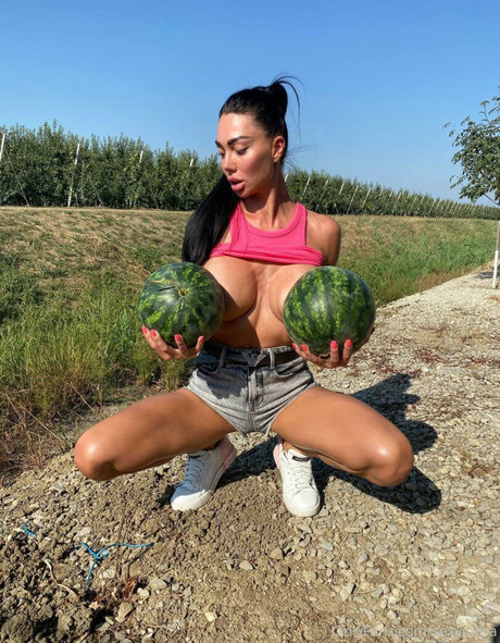 Naakte gelekte OnlyFans-foto van Sexyalisa