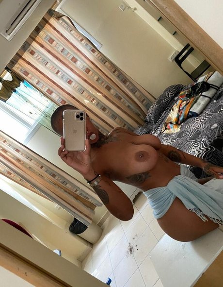 Naakte gelekte OnlyFans-foto van Anna Leeat Krupnik