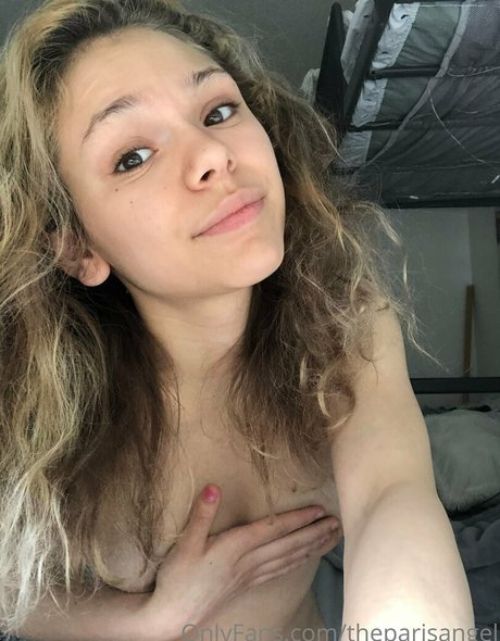Naakte gelekte OnlyFans-foto van Theparisangel
