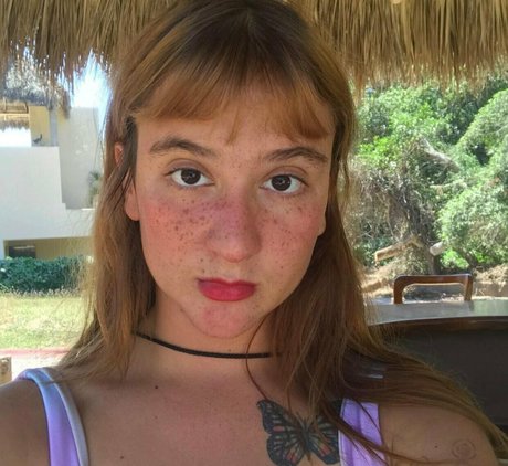Naakte gelekte OnlyFans-foto van Alegrologia