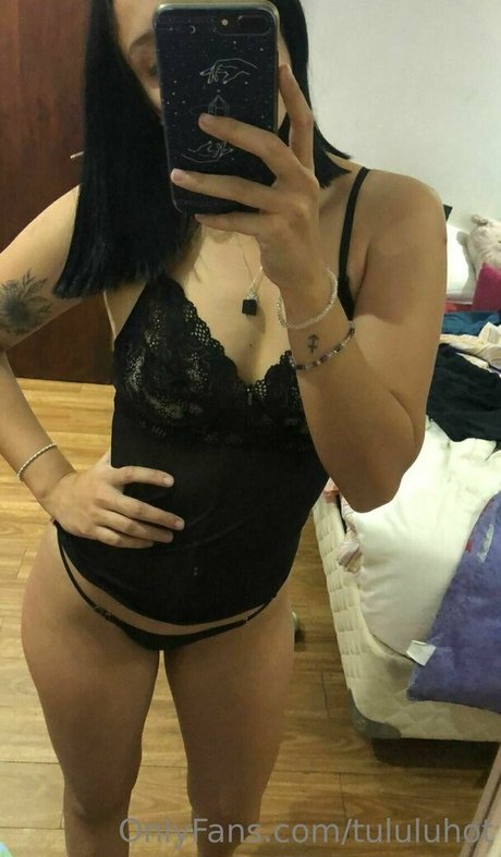 Naakte gelekte OnlyFans-foto van Tululuhot