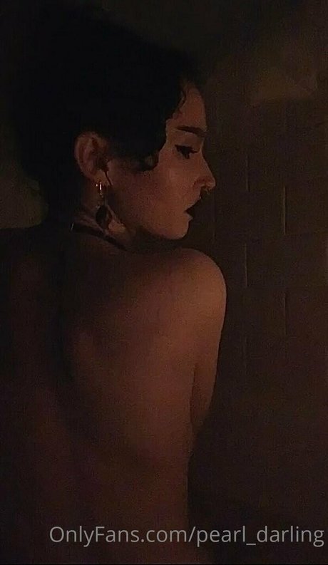 Naakte gelekte OnlyFans-foto van Pearlrain