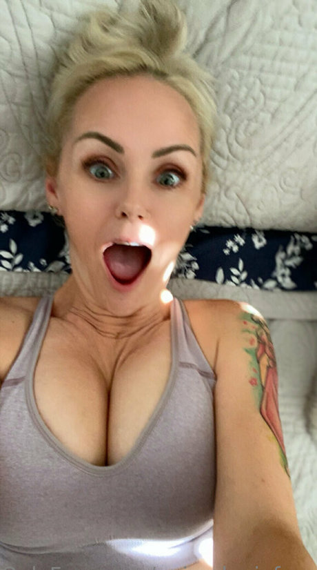 Naakte gelekte OnlyFans-foto van Animelaniefree