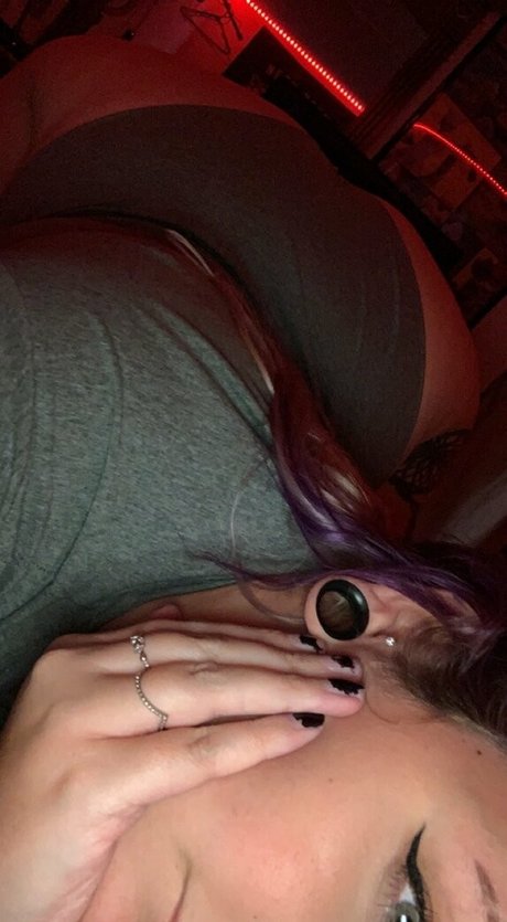 Naakte gelekte OnlyFans-foto van Bxbygxrl21