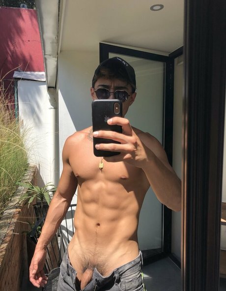 Naakte gelekte OnlyFans-foto van Aedanvip