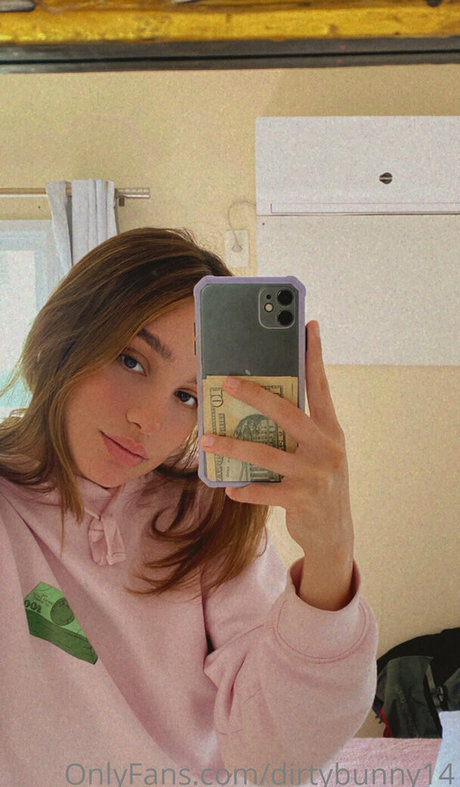 Naakte gelekte OnlyFans-foto van Dirtybunny14