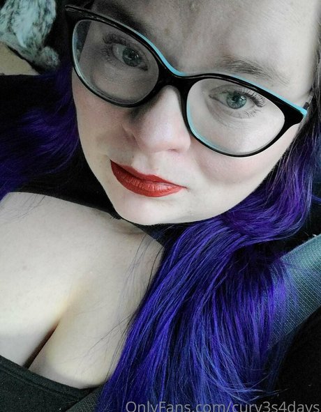 Naakte gelekte OnlyFans-foto van Curv3s4days