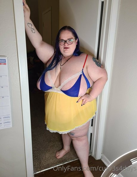 Naakte gelekte OnlyFans-foto van Curv3s4days
