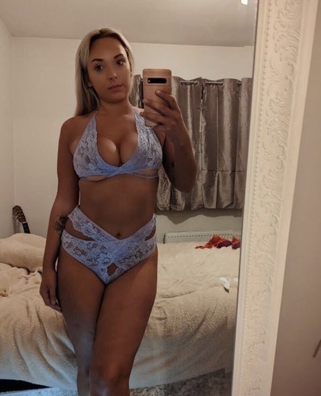 Naakte gelekte OnlyFans-foto van Admireamii