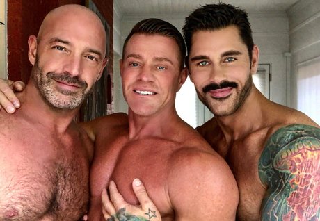 Naakte gelekte OnlyFans-foto van Tylersaintfree